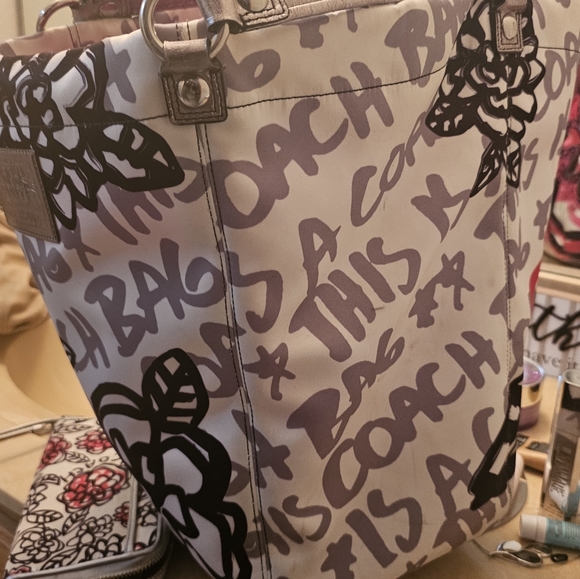 COACH "POPPY" LRG  BAG/WALLET - Picture 10 of 11